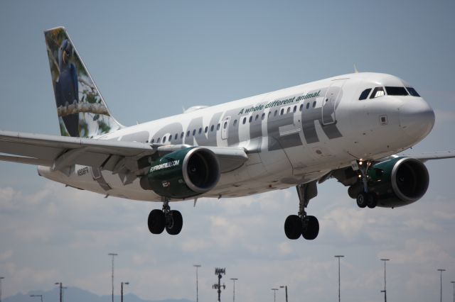 Airbus A319 (N908FR)