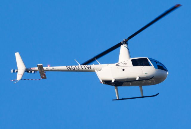 Robinson R-44 (N5011W)