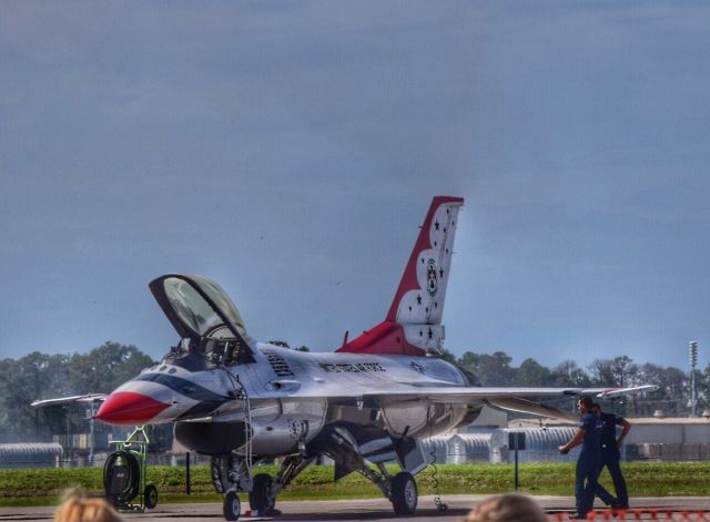 Lockheed F-16 Fighting Falcon —