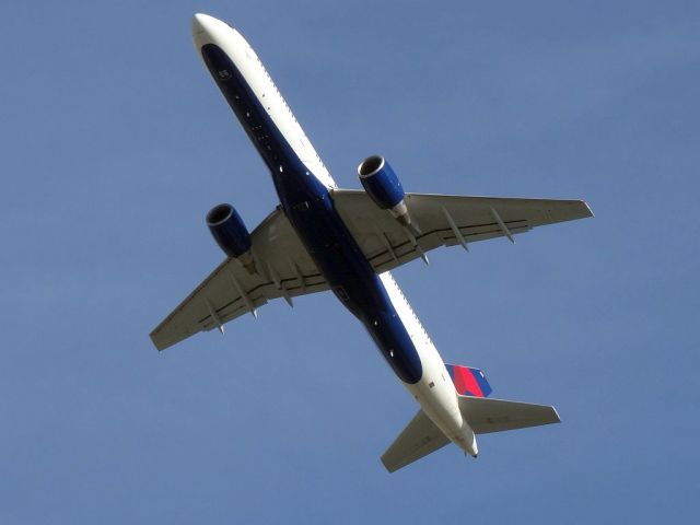 Boeing 757-200 (N651DL)