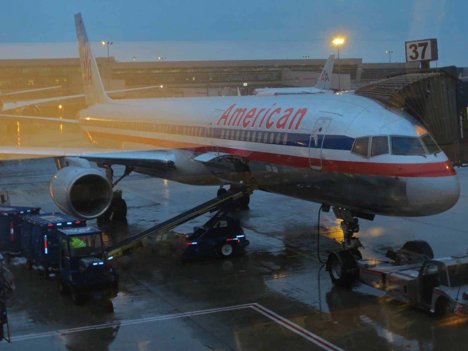 Boeing 757-200 (N189AN) - BOEING B757