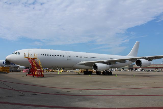 Airbus A340-300 (9H-SOL)