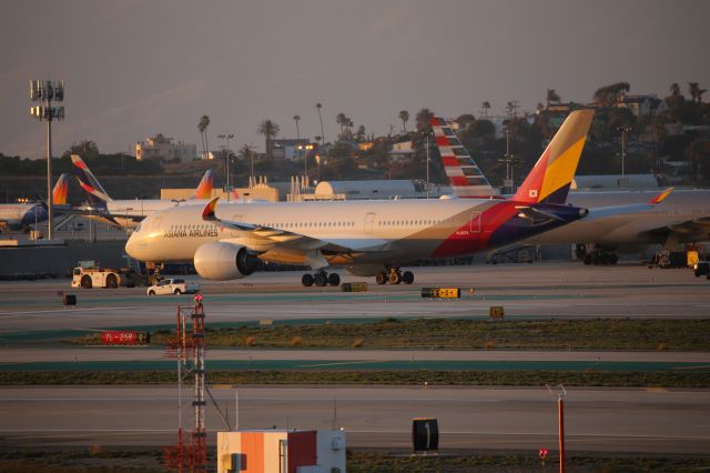 Airbus A350-900 (HL8078)