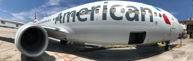 Boeing 737-700 (N827NN) - barry m. goldwater terminal 4 N1 alpha 24 01APR20  