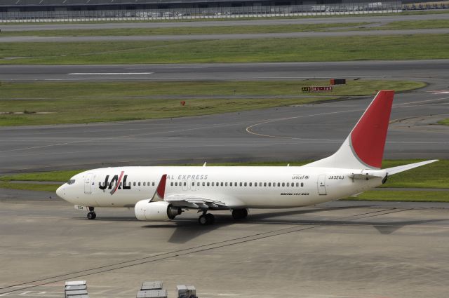 Boeing 737-800 (JA324J) - Taxing at Haneda Intl Airport on 2013/07/20