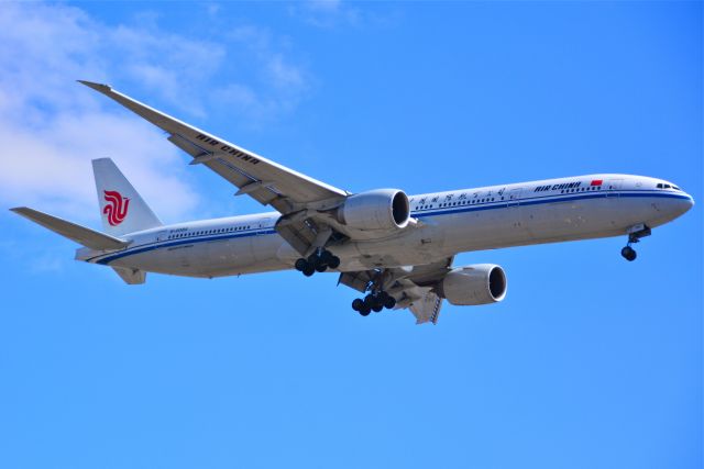 Boeing 777-200 (B-2085)