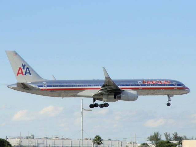 Boeing 757-200 (N659AA)