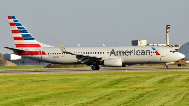 Boeing 737-800 (N830NN)