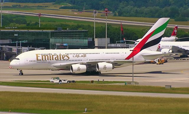 Airbus A380-800 (A6-EOT)