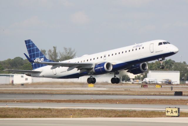 Embraer ERJ-190 (N304JB) - Jet Blue Flight 1188 (N304JB) departs Runway 14 at Sarasota-Bradenton International Airport enroute to Boston Logan International Airport