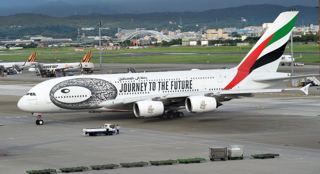 Airbus A380-800 (A6-EUY)