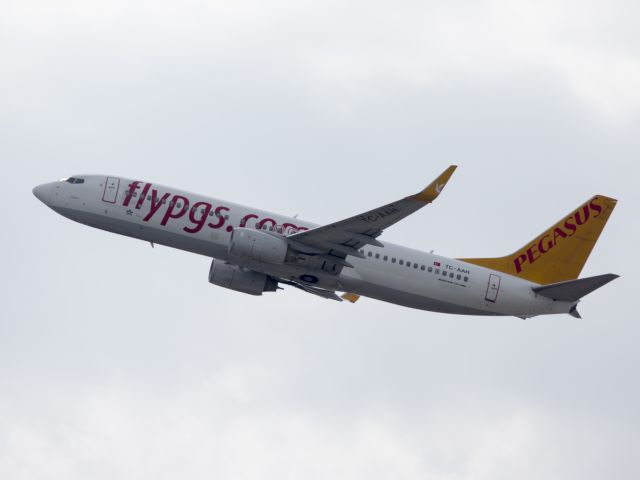 Boeing 737-800 (TC-AHH) - Take off runway 06 at Sabiha Gökçen airport, Istanbul, Turkey | 15 SEP 2014.