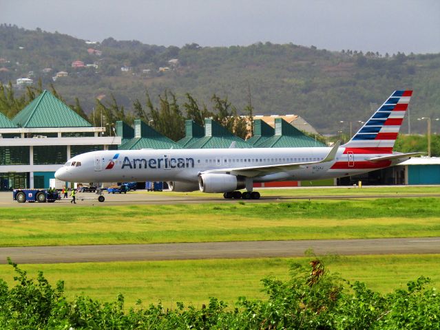Boeing 757-200 (N172AJ)