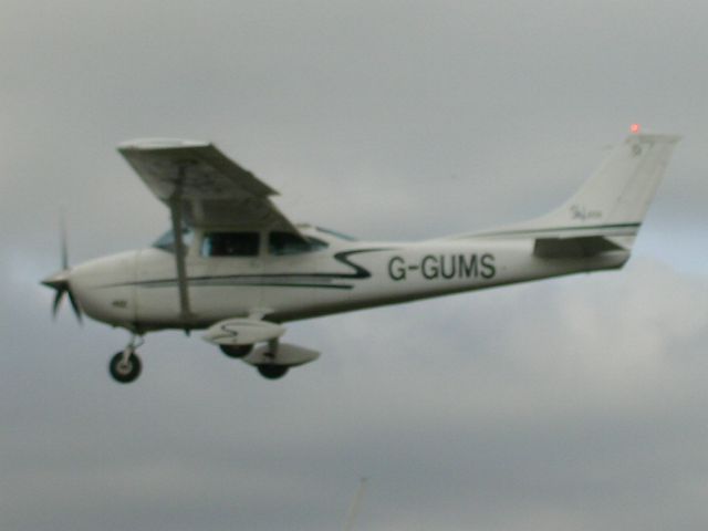 Cessna Skylane (G-GUMS)