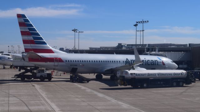 Boeing 737-800 (N833NN) - An American Airlines Boeing 737-823 pictured at gate 31 of San Diego International Airport, refueling and taking on luggage. Photo was taken on November 13th, 2016.