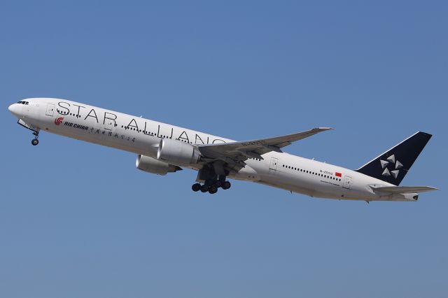 BOEING 777-300ER (B-2032) - Taking off.