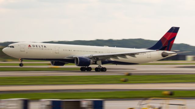 Airbus A330-300 (N809NW)