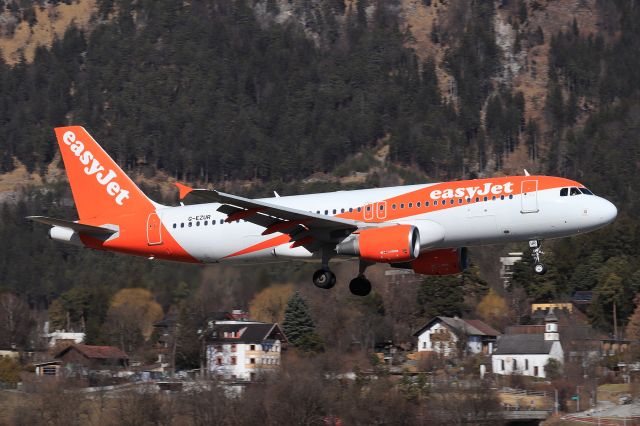 Airbus A320 (G-EZUR)