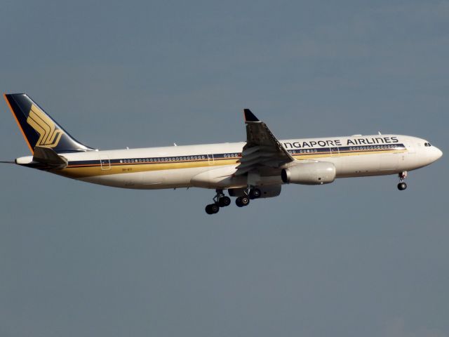 Airbus A330-300 (9V-STI)
