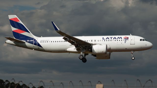 Airbus A320 (PR-XBA)