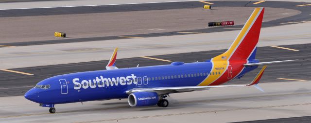 Boeing 737-700 (N8699A) - phoenix sky harbor international airport 18APR20