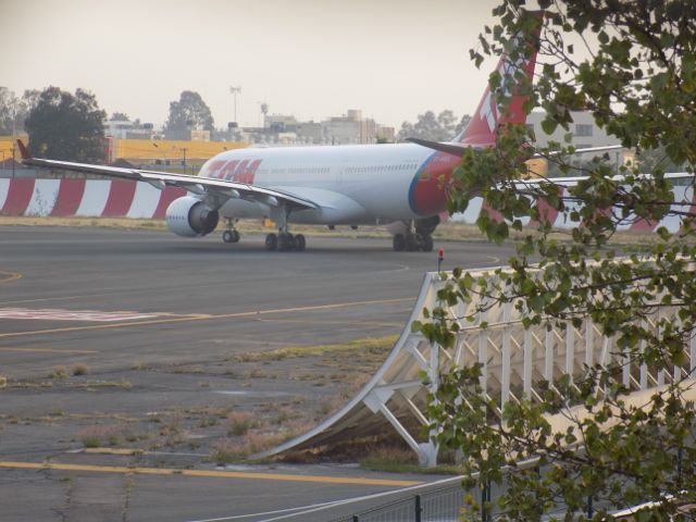 Airbus A330-300 (PT-MVS)