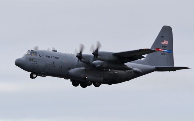 Lockheed C-130 Hercules (92-3023) - usaf c-130h 92-3023 dep shannon 17/1/17.