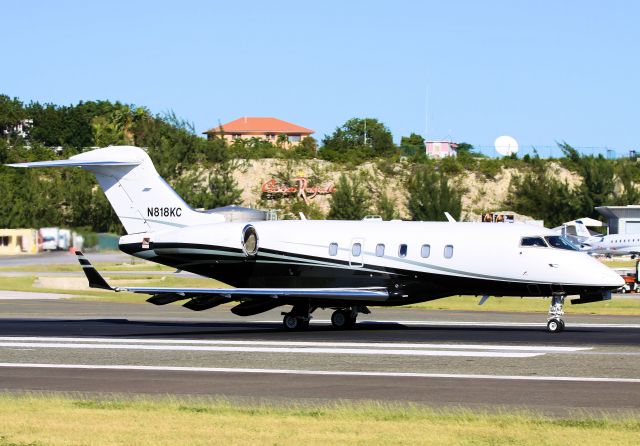 Bombardier Challenger 300 (N818KC)