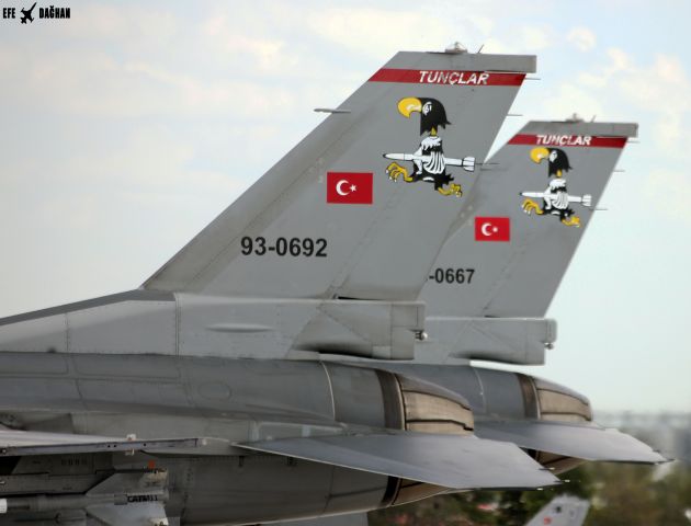 Lockheed F-16 Fighting Falcon (93-0692)