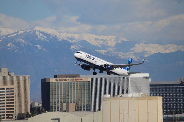 Airbus A321 (N943JT)