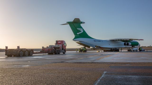 Ilyushin Il-76 (EZ-F428)
