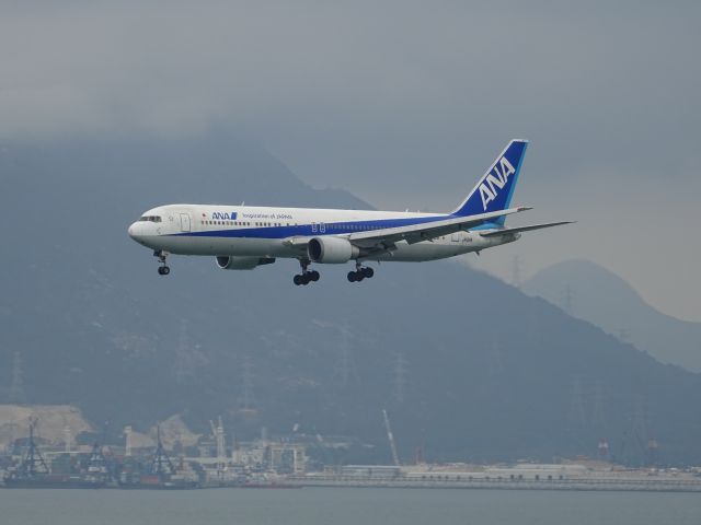 BOEING 767-300 (JA611A)
