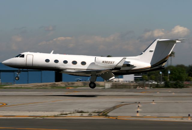 Gulfstream Aerospace Gulfstream 3 (N302ST) - Arrives in Long Beach on a gorgeous winter day.