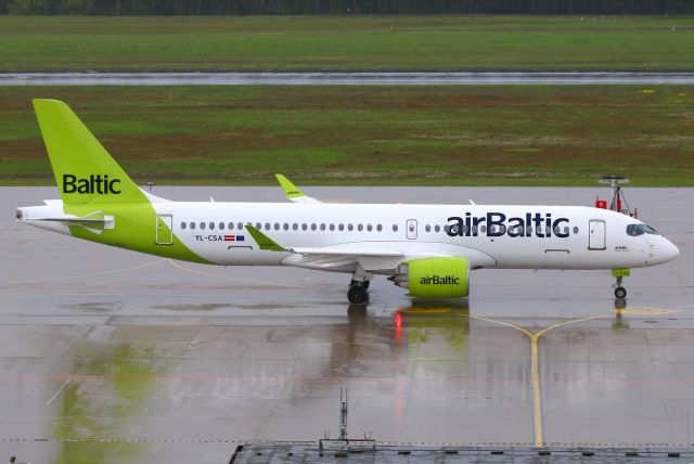 Airbus A220-300 (YL-CSA)