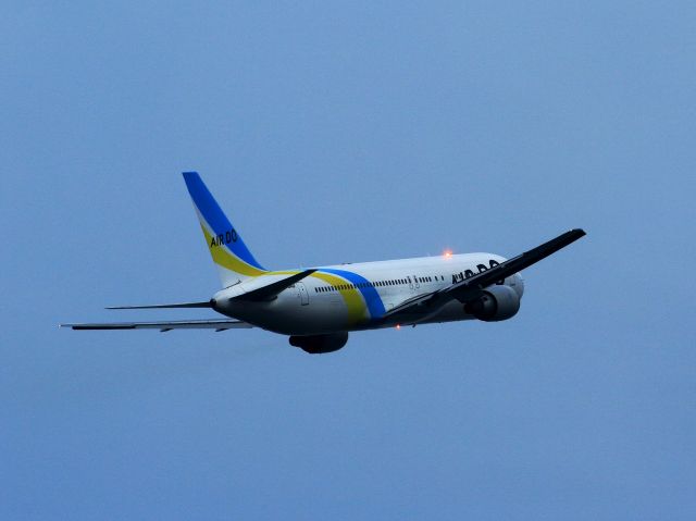 BOEING 767-300 (JA98AD)