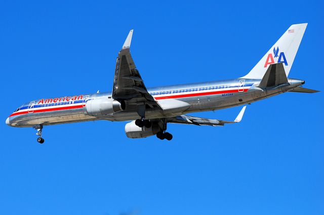 Boeing 757-200 (N645AA) - American Airlines Boeing 757-223 N645AA (cn 24603/370)  Las Vegas - McCarran International (LAS / KLAS) USA - Nevada, 10-12-2010 Photo: Tomás Del Coro