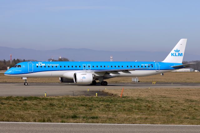 EMBRAER ERJ-190-400 (PH-NXF)