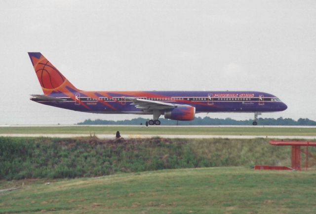 Boeing 757-200 (N903AW)