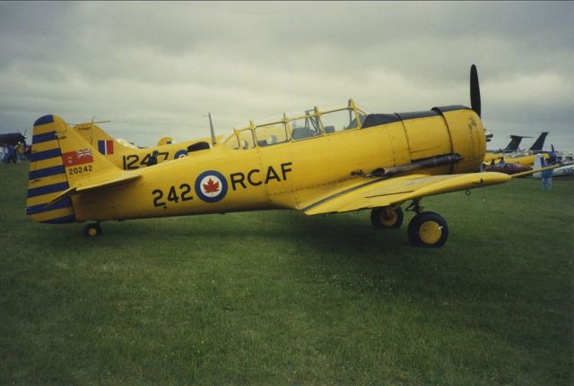 North American T-6 Texan (C-FWPK)