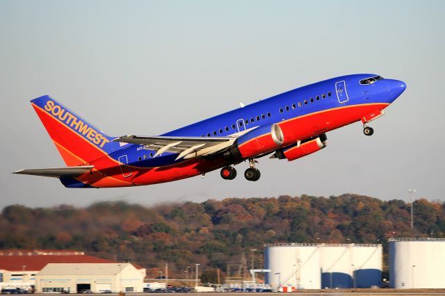 Boeing 737-700 (N525SW) - Departing Nashville on a fall afternoon