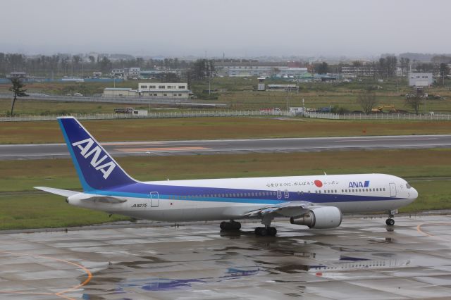 BOEING 767-300 (JA8275)