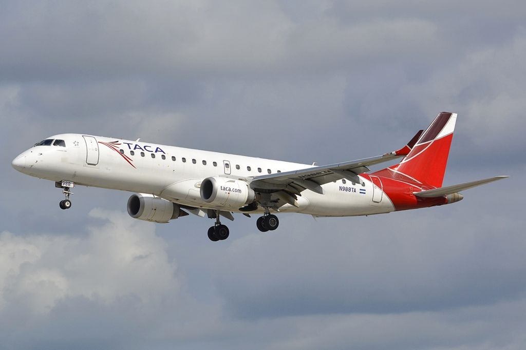 Embraer ERJ-190 (N988TA)