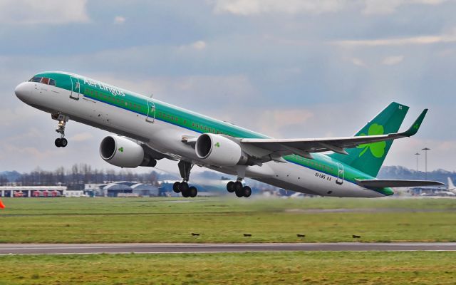 Boeing 757-200 (EI-LBS) - aer lingus 757-200 ei-lbs dep shannon for boston 27/3/14.