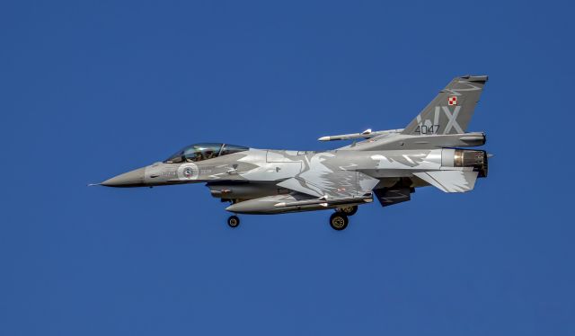 Lockheed F-16 Fighting Falcon (N4047)