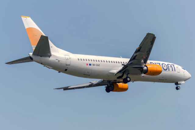 BOEING 737-400 (9H-ZAZ)