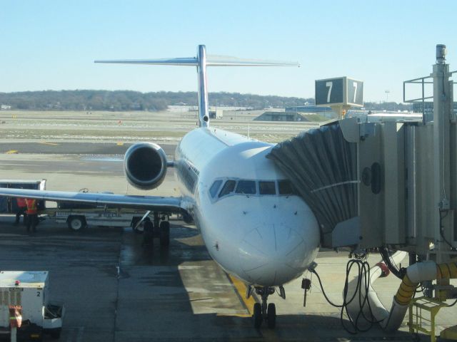 Boeing 717-200 — - View from inside the terminal at Madison. A really, really rare plane.