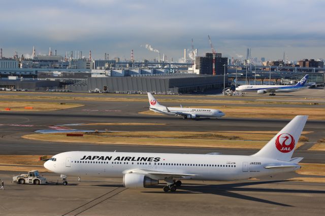 BOEING 767-300 (JA8399)