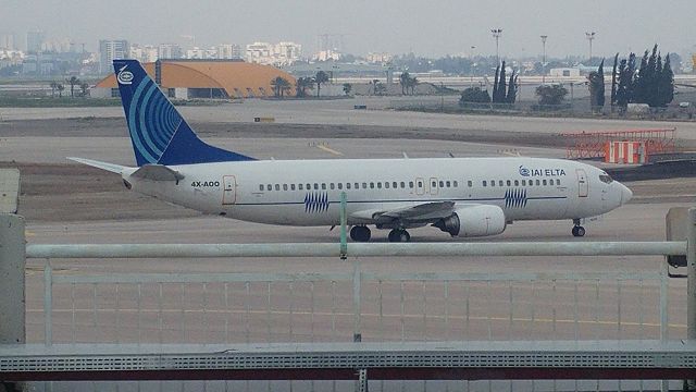 Boeing 737-700 (4X-AOO)