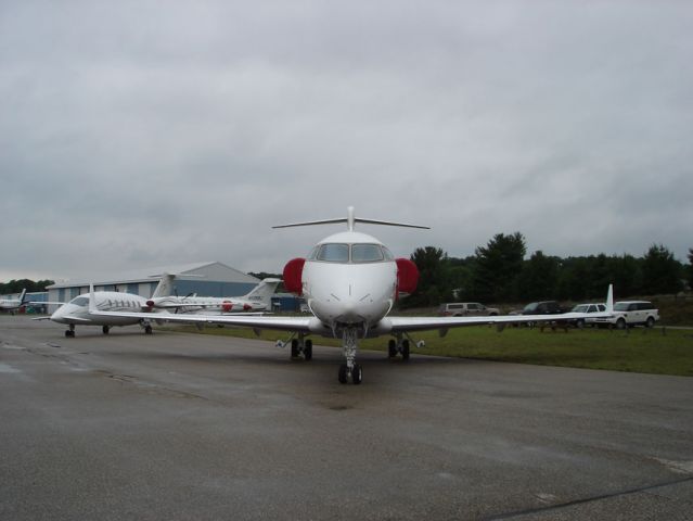 Bombardier Challenger 300 (N987HP)