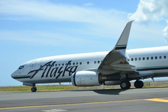 — — - A Alaskan Airlines 737 heading out to the reef runway in Honolulu.